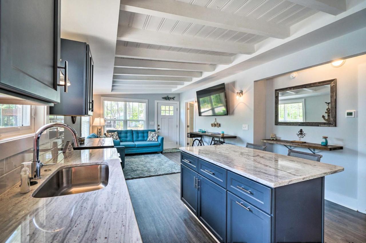 Modern Oak Island Escape 1 Mile To Long Beach! Exterior photo