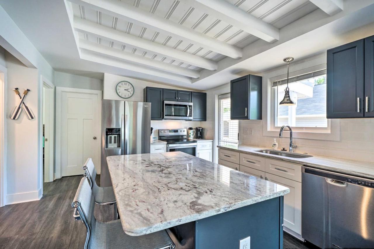 Modern Oak Island Escape 1 Mile To Long Beach! Exterior photo