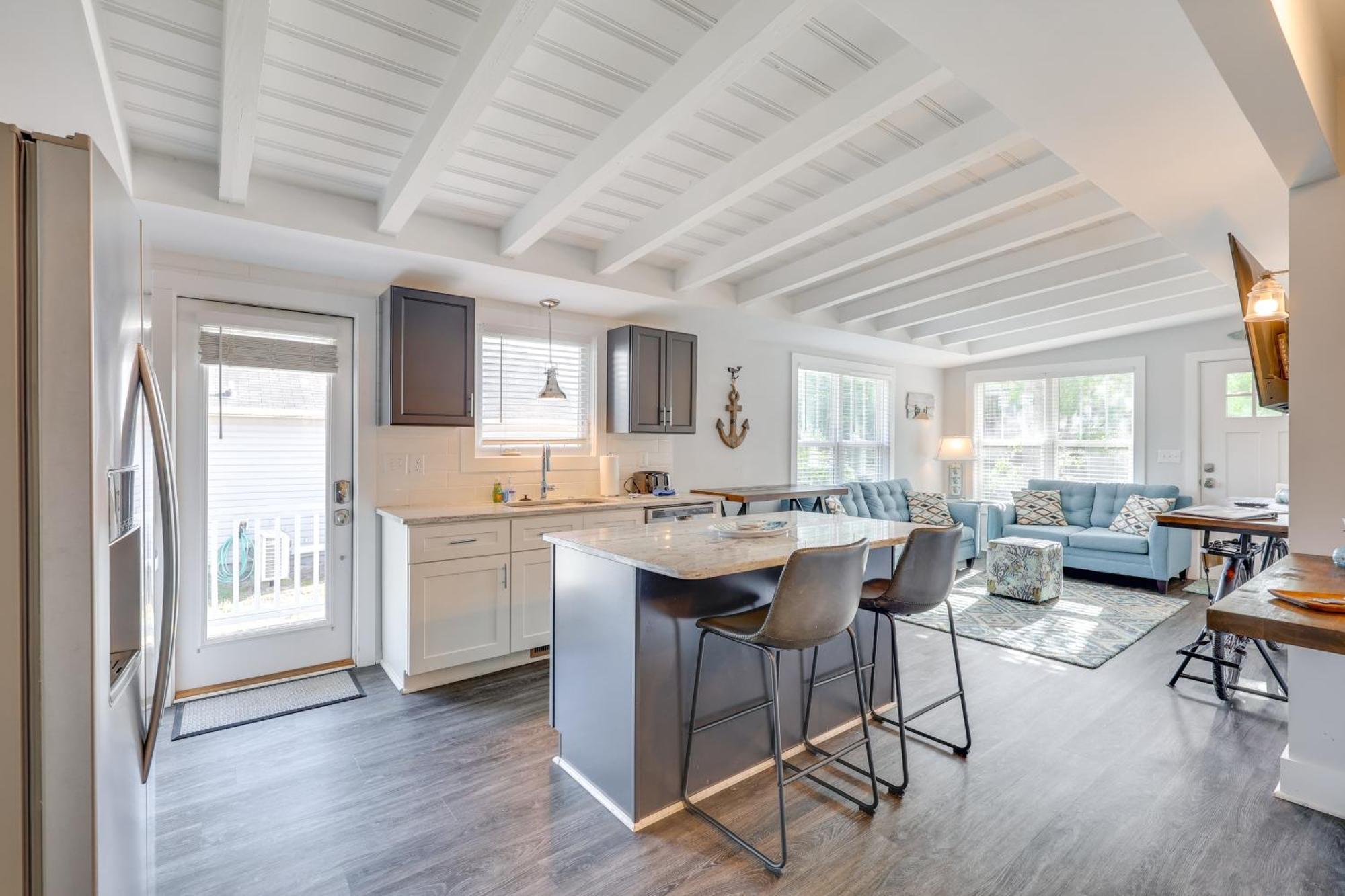 Modern Oak Island Escape 1 Mile To Long Beach! Exterior photo