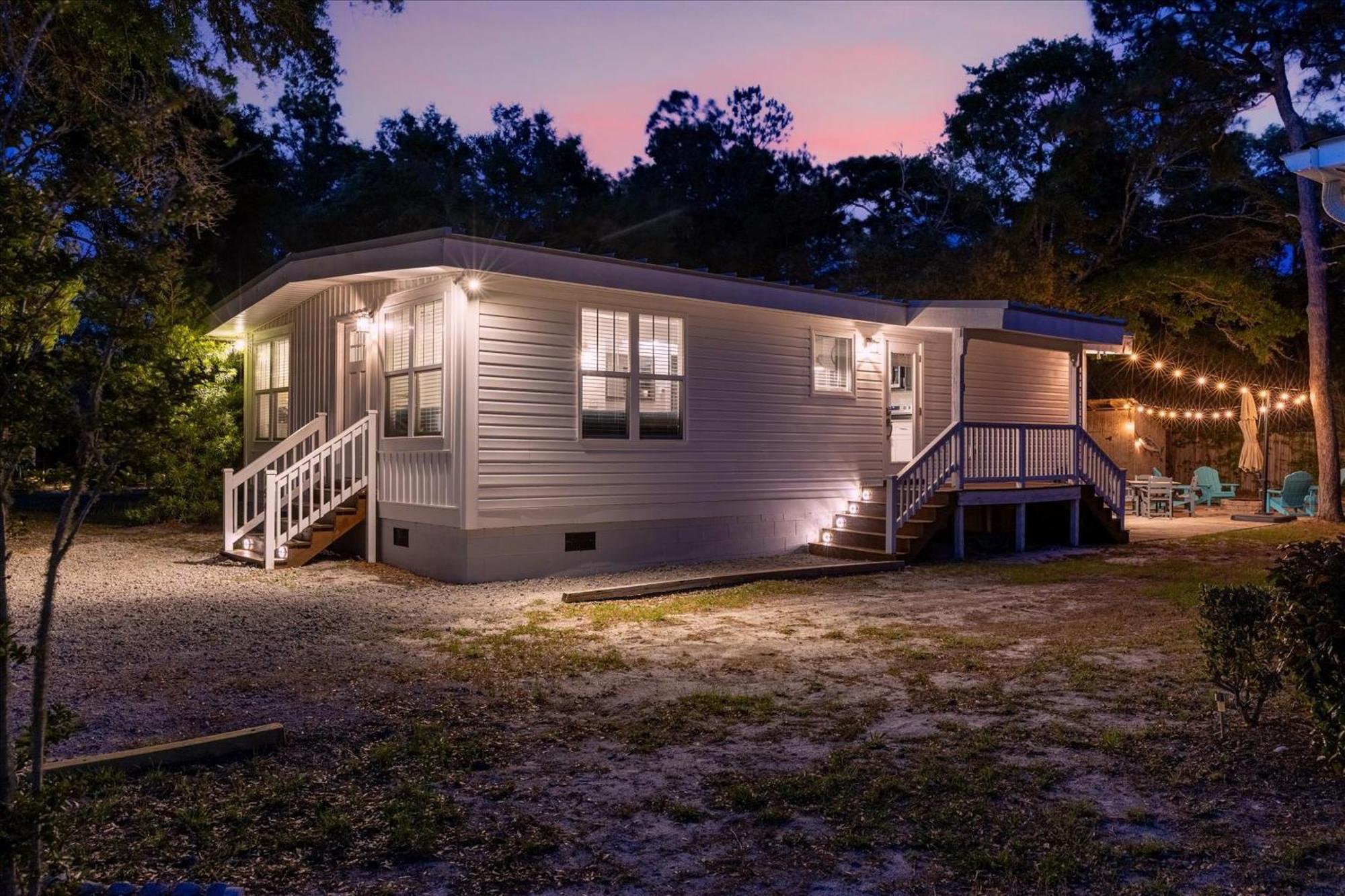 Modern Oak Island Escape 1 Mile To Long Beach! Exterior photo