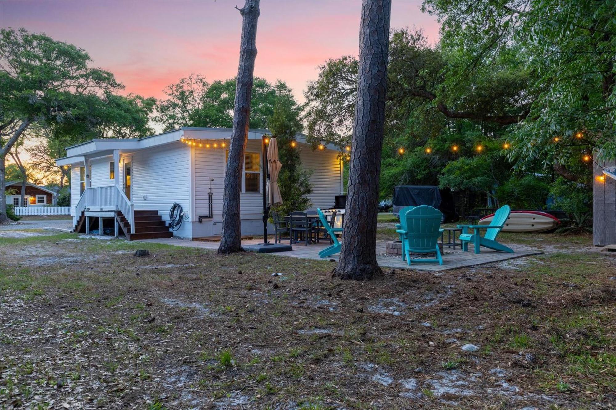 Modern Oak Island Escape 1 Mile To Long Beach! Exterior photo